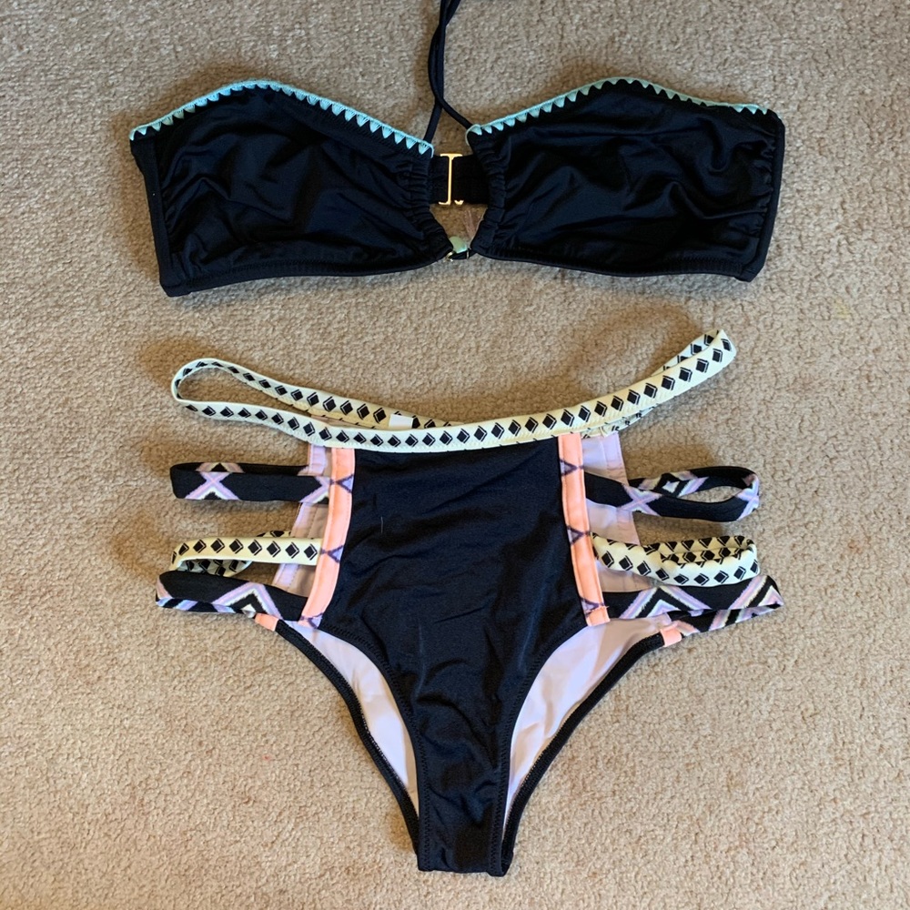 Super fun Victoria Secret bikini Set!